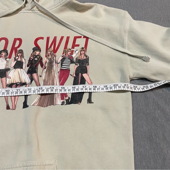 Taylor Swift Red Taylor’s Version Hoodie Small Beige Eras Graphic Oversized - Picture 6 of 8